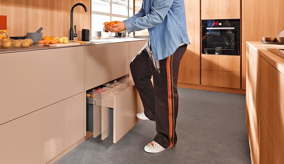 odpiranje brez prijemanja ročaja